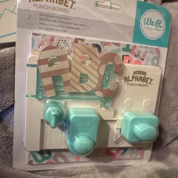 We R Memory Keepers mini Alphabet & 1-2-3 Punch Board - Picture 2 of 5